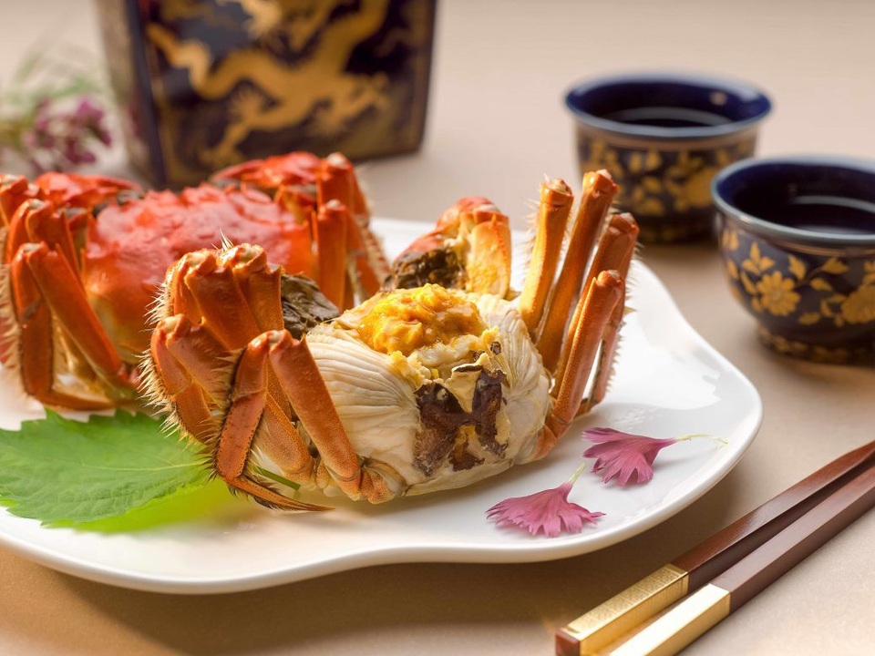 Cận cảnh loài cua lông Hong Kong cực đắt tiền triệu hút khách Việt - 5
Tại Hong Kong vào mùa này, cua được bán ở mọi chợ, nhà hàng, thậm chí còn xuất hiện trên máy bán hàng tự động ở ga tàu ngầm.