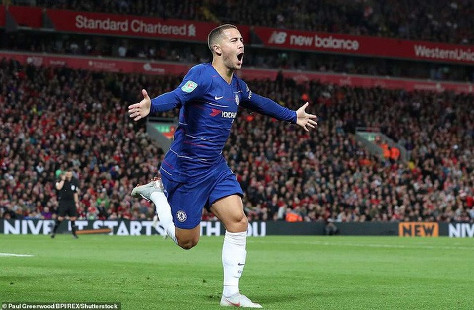 Vì sao người hâm mộ Chelsea vẫn ủng hộ Hazard dù anh muốn ra đi? - 3 Hazard vẫn chơi cống hiến trong màu áo Chelsea dù anh muốn đến Real Madrid