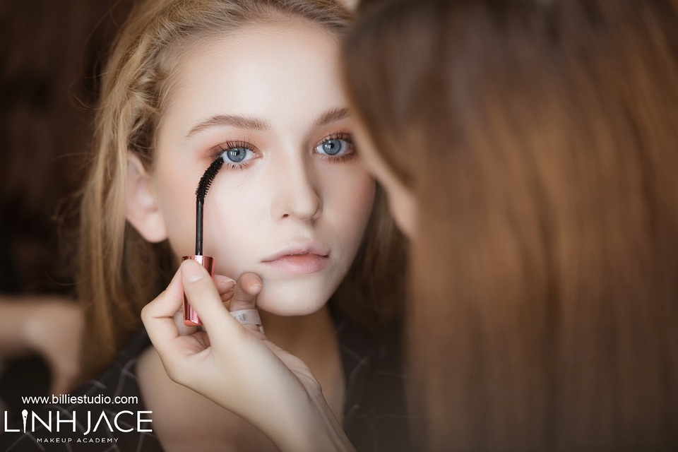 Makeup Artist Linh Jace – “Nàng phù thủy” đứng sau hậu trường sân khấu - 9
Một số hình ảnh hậu trường của Linh Jace team tại Calla Show 2018