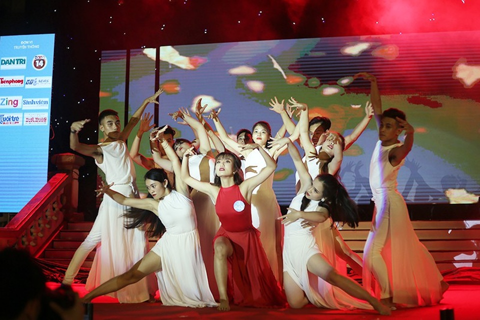 
Hải Yến thăng hoa trong phần thi tài năng
