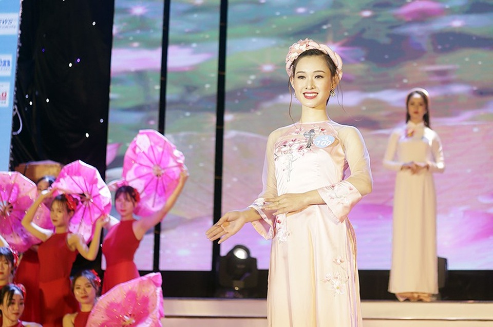 
Nữ sinh Hoàng Trung Thu lọt top 3 thí sinh nữ xuất sắc nhất
