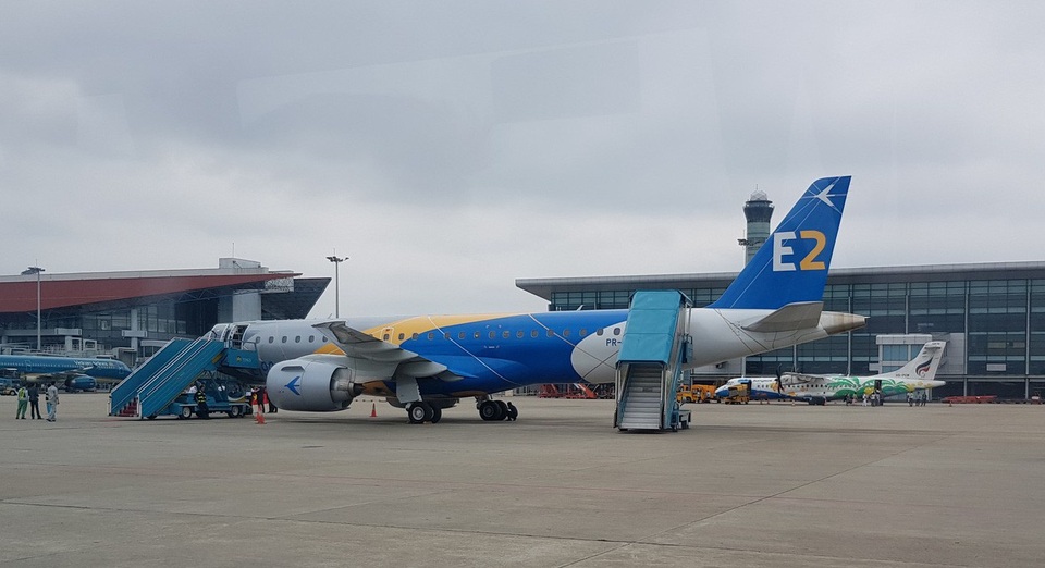 Vietnam Airlines nghiên cứu khai thác các dòng máy bay phản lực loại nhỏ - 1 Máy bay E190-E2 của nhà sản xuất máy bay Embraer (Brazil) tại sân bay quốc tế Nội Bài (Hà Nội)