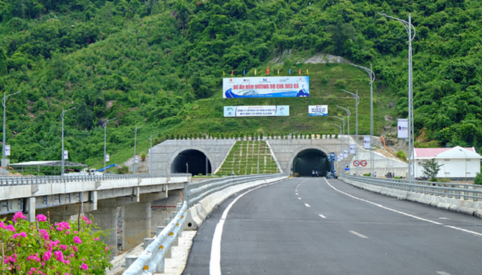 BOT hầm Đèo Cả: Chủ đầu tư buộc phải đóng cửa hầm trong 1- 2 tháng tới? - 1 Hầm Đèo Cả có nguy cơ phải đóng cửa nếu những vướng mắc không được giải quyết.