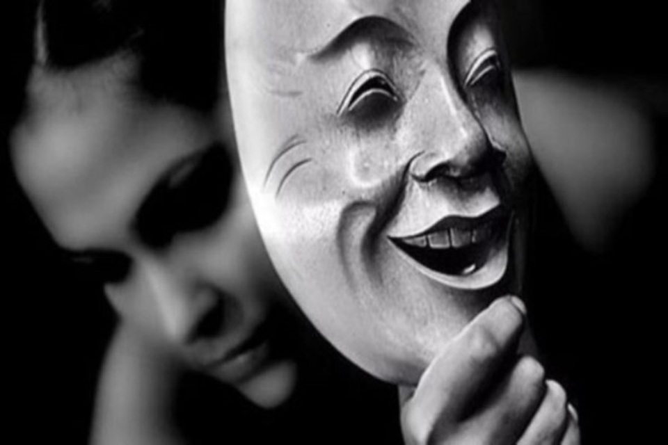 
Nhiều cái chết đau lòng chỉ vì sự đàm tiếu của dư luận. Ảnh minh họa
