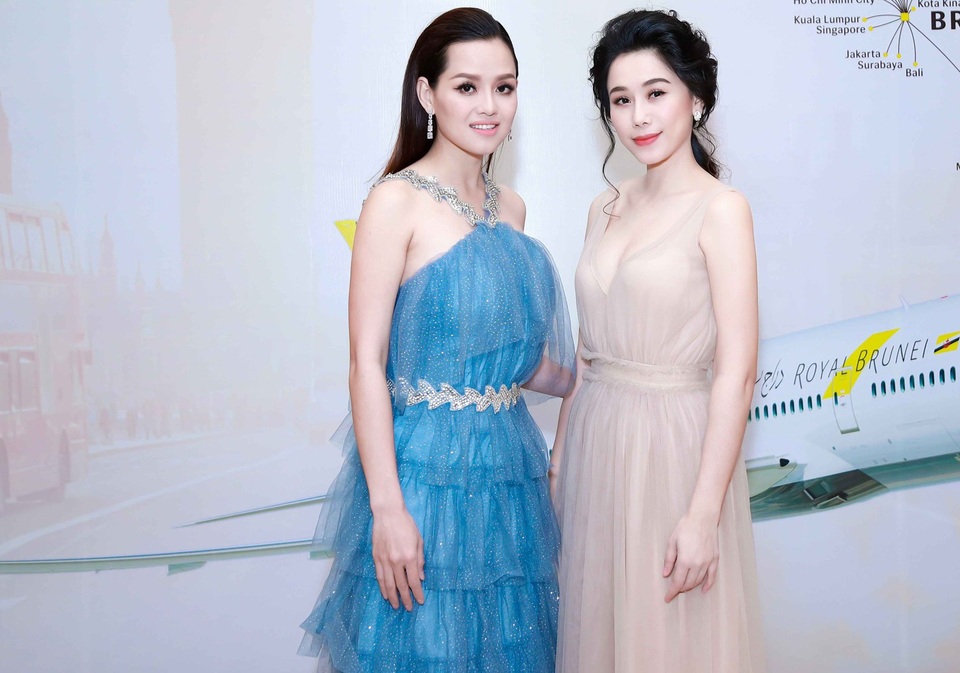 Anh Thơ quyến rũ với váy màu nude - 1
MC Anh Thơ đẹp kiêu sa dự sự kiện tại TPHCM bên diễn viên Hiền Trang