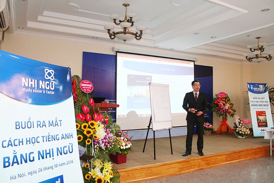Tiếp cận cách học tiếng Anh mới lạ bằng “nhị ngữ” - 1 Buổi ra mắt cách học tiếng Anh bằng Nhị ngữ