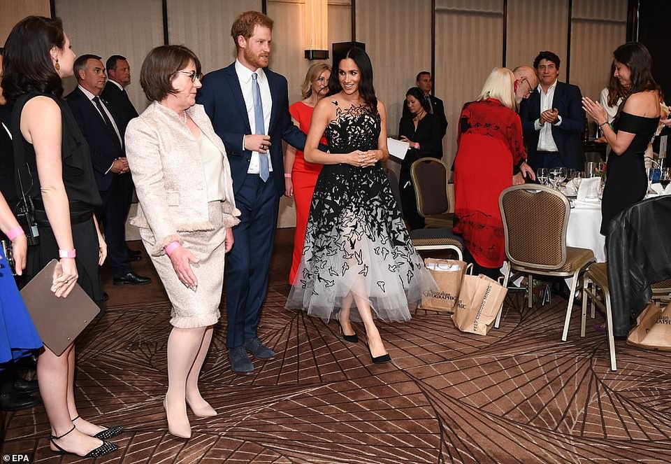 Meghan Markle liên tục được khen mặc đẹp - 5
Công nương Meghan Markle liên tục được khen mặc đẹp và sang trọng