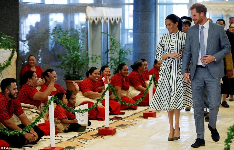Meghan Markle liên tục được khen mặc đẹp - 17 Meghan Markle liên tục được khen mặc đẹp - 17