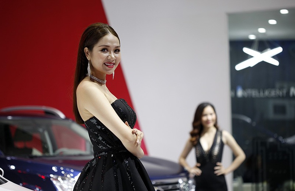 Những bóng hồng rực rỡ tại Triển lãm Vietnam Motor Show 2018 - 6 Những bóng hồng rực rỡ tại Triển lãm Vietnam Motor Show 2018 - 6