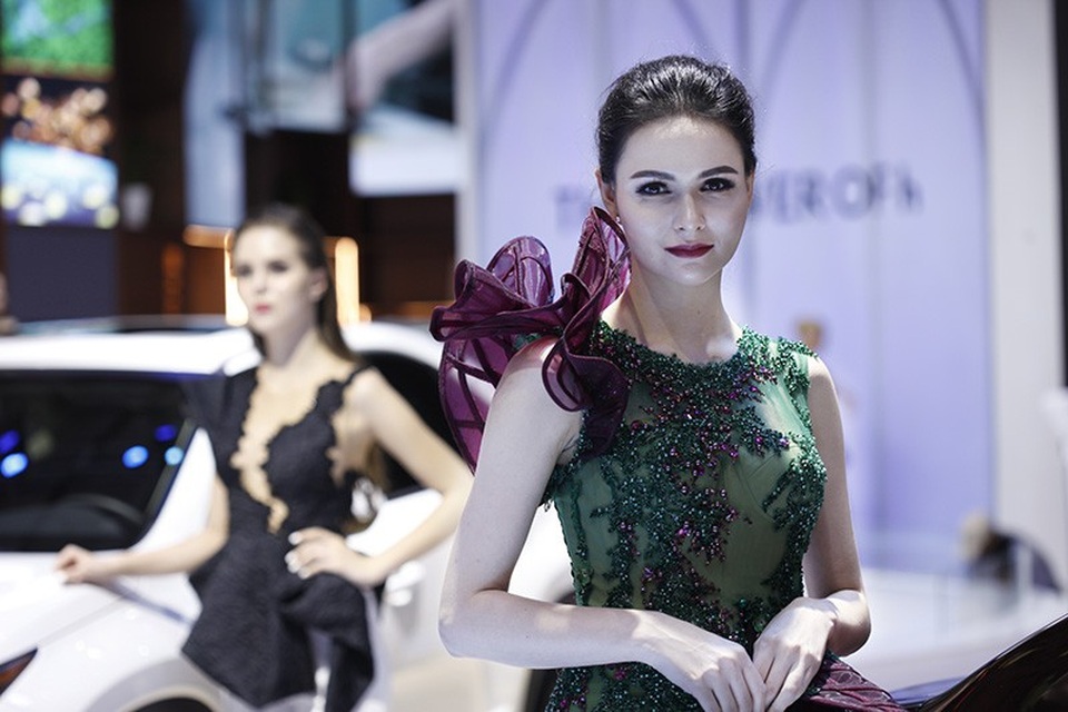Những bóng hồng rực rỡ tại Triển lãm Vietnam Motor Show 2018 - 11 Những bóng hồng rực rỡ tại Triển lãm Vietnam Motor Show 2018 - 11