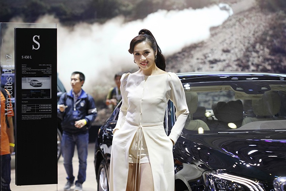 Những bóng hồng rực rỡ tại Triển lãm Vietnam Motor Show 2018 - 20 Những bóng hồng rực rỡ tại Triển lãm Vietnam Motor Show 2018 - 20