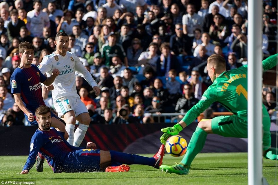 Barcelona - Real Madrid: Trận chiến sống còn - 3
Hàng công Real Madrid yếu đi rõ rệt sau khi C.Ronaldo ra đi
