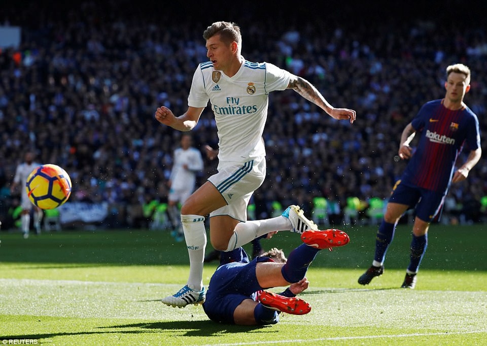 Barcelona - Real Madrid: Trận chiến sống còn - 5
Lần đầu tiên suốt 9 năm qua, trận Siêu kinh điển vắng cả Messi lẫn C.Ronaldo