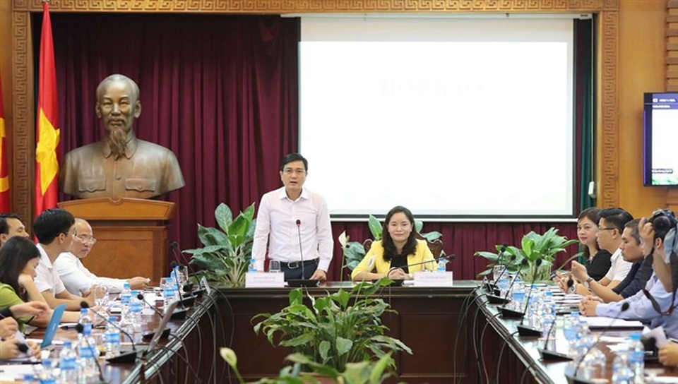 Nhiều hoạt động độc đáo trong Ngày hội các dân tộc vùng Đông Bắc - 1 Lãnh đạo Bộ VHTT&DL cùng đại diện BTC họp báo thông tin với báo giới về Ngày hội. Ảnh: Tùng Long.