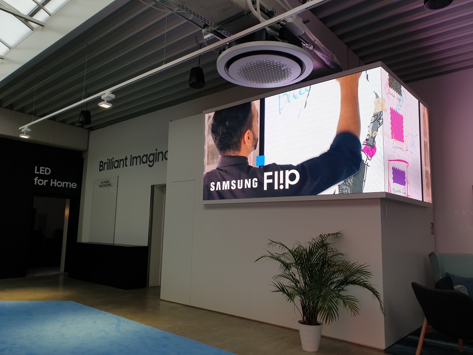 
Thiết kế màn hình LED vuông cũng là một hình thức được các nhà quảng cáo lựa chọn.
