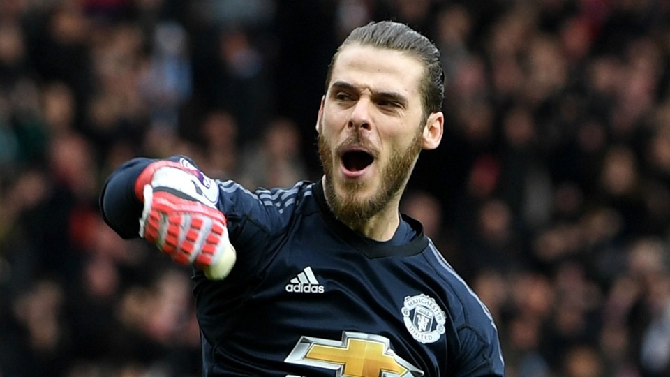 HLV Mourinho thừa nhận nguy cơ mất De Gea - 1
HLV Mourinho không chắc giữ chân De Gea