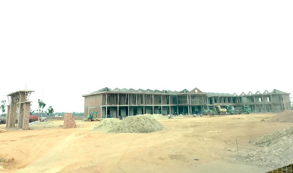 Trường Mầm non đi vào hoạt động mới xin giấy phép xây dựng? - 5 Trước đó, cuối năm 2017, đầu năm 2018 dù biết công trình trường học Mầm non chưa có phép nhưng Công ty TNHH Hải Vân vẫn cố tình thi công ... nhưng chính quyền huyện Diễn Châu vẫn ngó lơ việc này.
