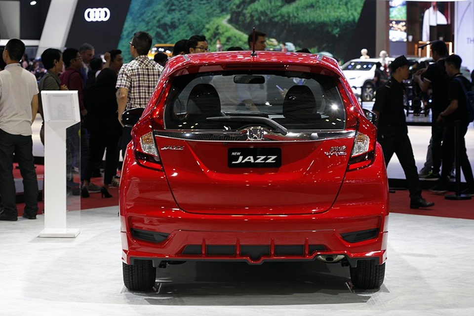 Honda Việt Nam giới thiệu 2 phiên bản giới hạn Jazz RS Mugen và City L Modulo - Ảnh 5. Honda Việt Nam giới thiệu 2 phiên bản giới hạn Jazz RS Mugen và City L Modulo - Ảnh 5.