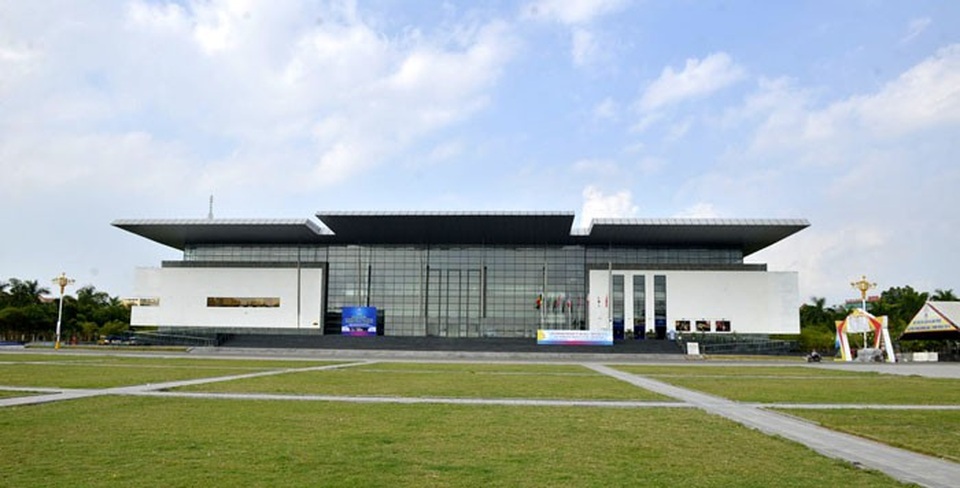 Vĩnh Phúc lên tiếng về Nhà hát gần 800 tỷ xây xong “đắp chiếu” - 1 Nhà hát tỉnh Vĩnh Phúc được xây dựng với kinh phí gần 800 tỷ đồng.