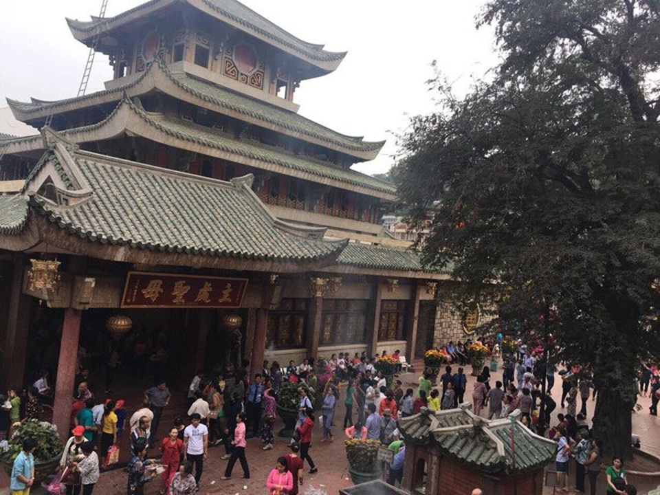 Ghé An Giang mùa nước nổi đẹp mê hồn, thưởng thức món gà đốt trứ danh - 11 Lễ vía Bà Chúa Xứ vào 23 - 27 tháng 4 âm lịch thu hút đông đảo du khách hành hương về đây