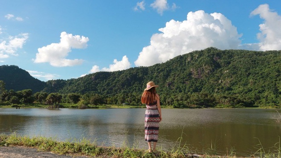 Ghé An Giang mùa nước nổi đẹp mê hồn, thưởng thức món gà đốt trứ danh - 20 Điểm sống ảo không thể bỏ qua khi tới An Giang