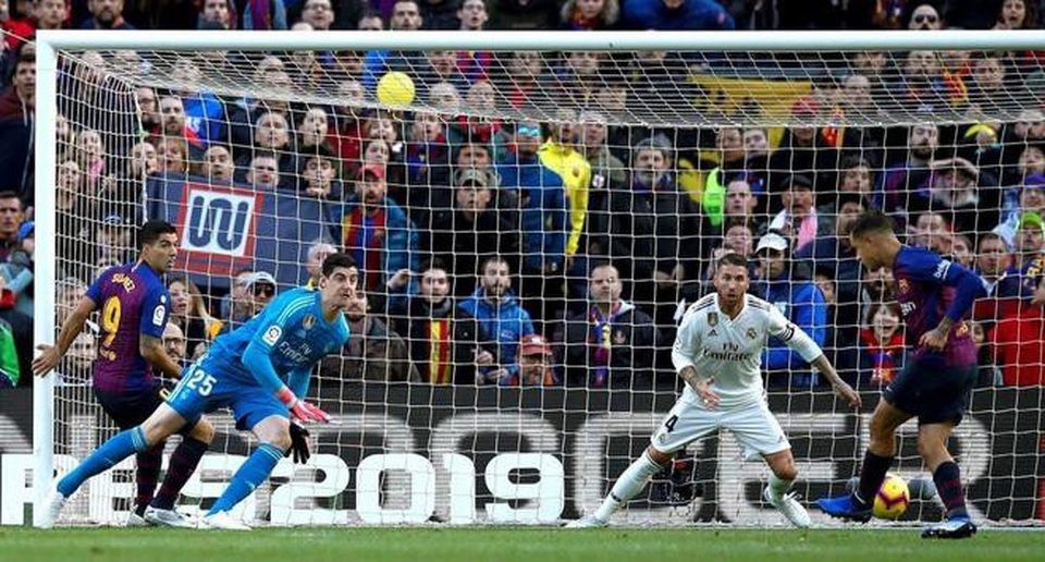 Barcelona 5-1 Real Madrid: Cú hattrick của Luis Suarez - 9
Hiệp 1 kết thúc với ưu thế hoàn toàn thuộc về Barcelona