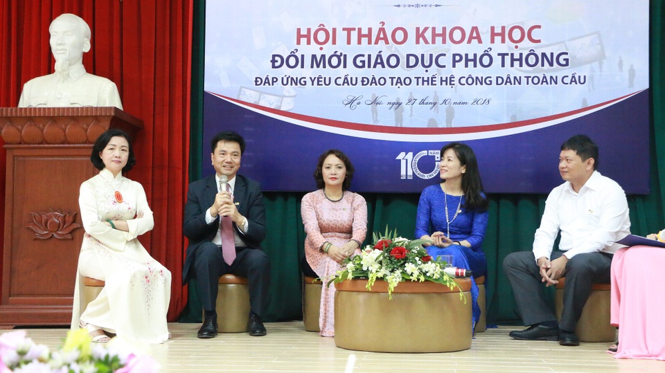 Bàn về đổi mới giáo dục phổ thông - 1
Các khách mời tại buổi hội thảo. (Ảnh: Thiên An)