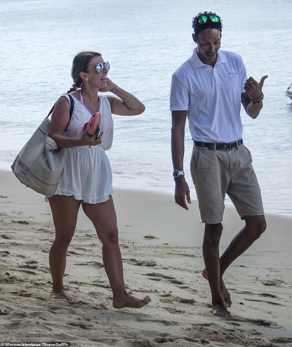 
Người đẹp 32 tuổi tâm sự, mẹ của cô thì rất khao khát có cháu gái
