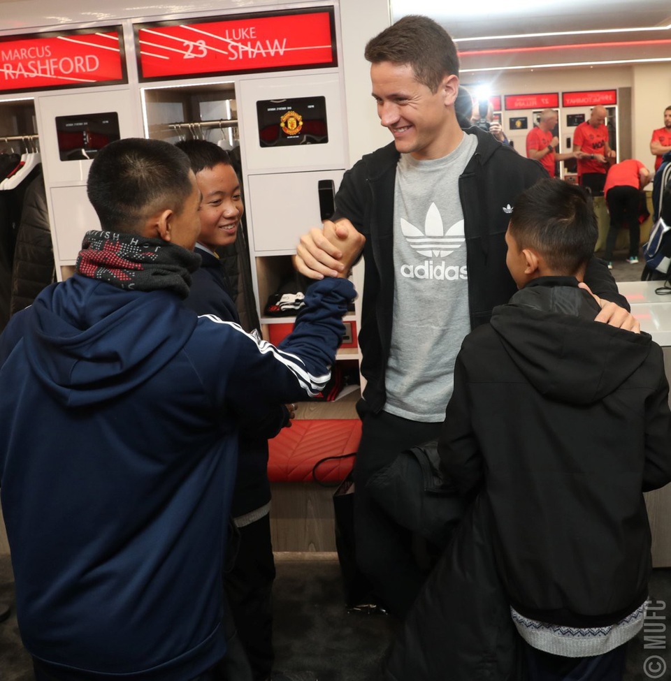 Đội bóng nhí Thái Lan được HLV Mourinho đón tiếp nồng nhiệt - 11 Đội bóng nhí Thái Lan được HLV Mourinho đón tiếp nồng nhiệt - 11