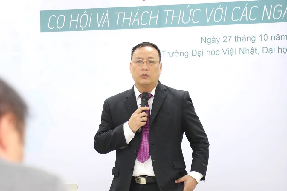 Công nghiệp 4.0: Muốn vươn lên thành “con rồng, con hổ” thì phải đào tạo nhân tài - 2
GS.TSKH Nguyễn Đình Đức - ĐH Quốc gia Hà Nội phát biểu tại hội thảo