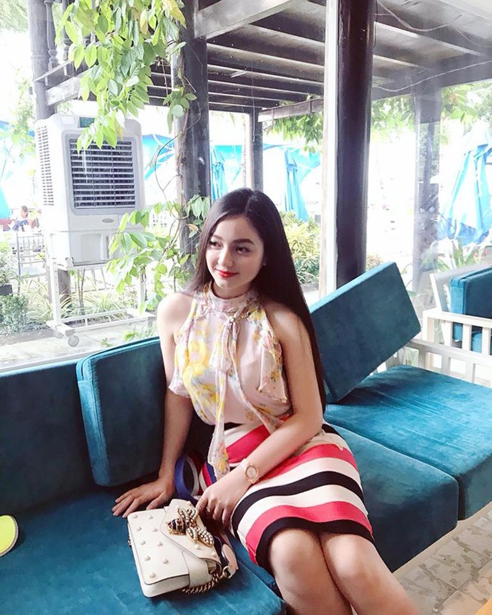 Nhan sắc nóng bỏng của cô gái chụp ảnh áo dài đẹp như Mai Phương Thúy - 20
Đã có tin đồn cho rằng, Quỳnh Trâm nhờ đến dao kéo để có nhan sắc hiện tại. Tuy nhiên cô khẳng định, dung nhan đang sở hữu hoàn toàn là tự nhiên.