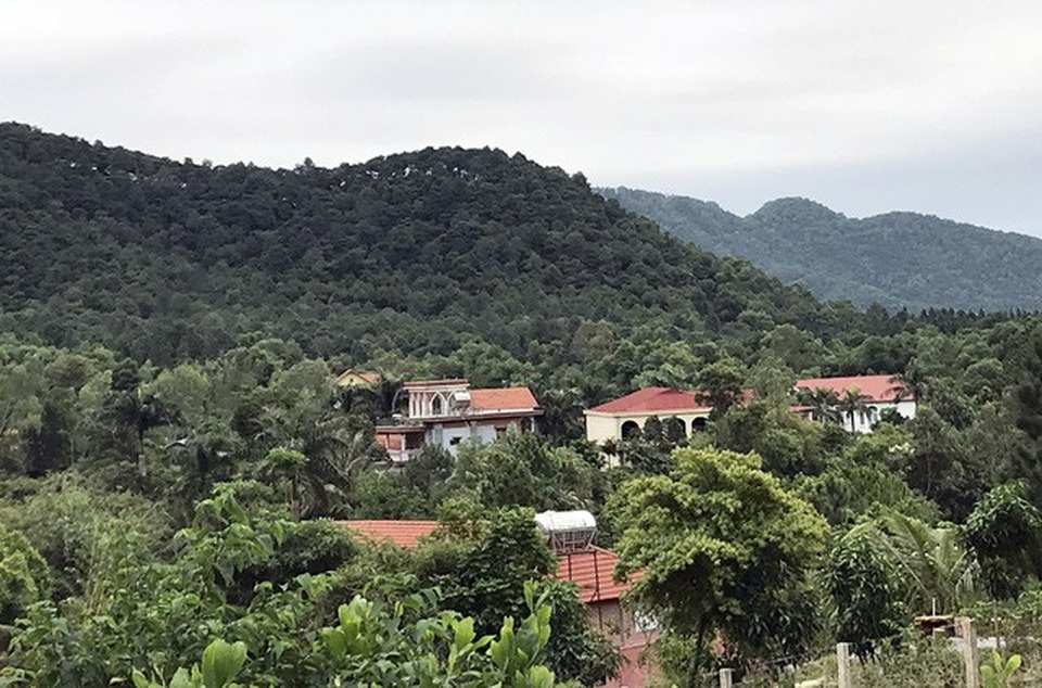 Giáo sư Đặng Hùng Võ: Phải thu “sổ đỏ” bán đất rừng cho người ngoài Sóc Sơn - 3 Người dân vào sống trong rừng phòng hộ ở xã Minh Phú từ đầu những năm 1990