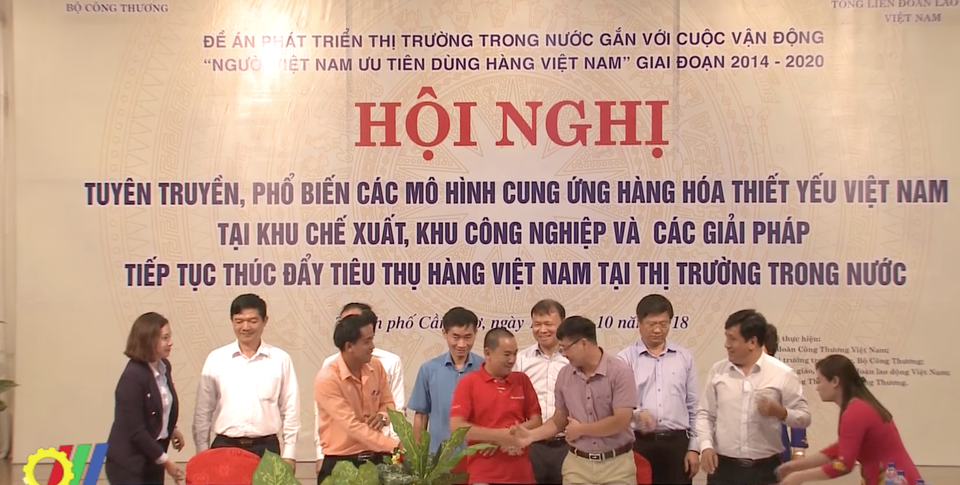 Công đoàn với việc đưa hàng Việt về Khu Công nghiệp – Khu chế xuất phục vụ Công nhân lao động - 1
Hội nghị tuyên truyền, phổ biến các mô hình cung ứng hàng hóa thiết yếu Việt Nam tại khu chế xuất, khu công nghiệp và bàn về các giải pháp tiếp tục thúc đẩy tiêu thụ hàng hóa Việt Nam tại thị trường trong nước
