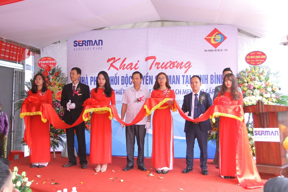 Ninh Bình: “Đột nhập” toà lâu đài khủng 5.000m2, “choáng” với nội thất cung đình - 4 Lễ khai trương nhà phân phối độc quyền tại Ninh Bình