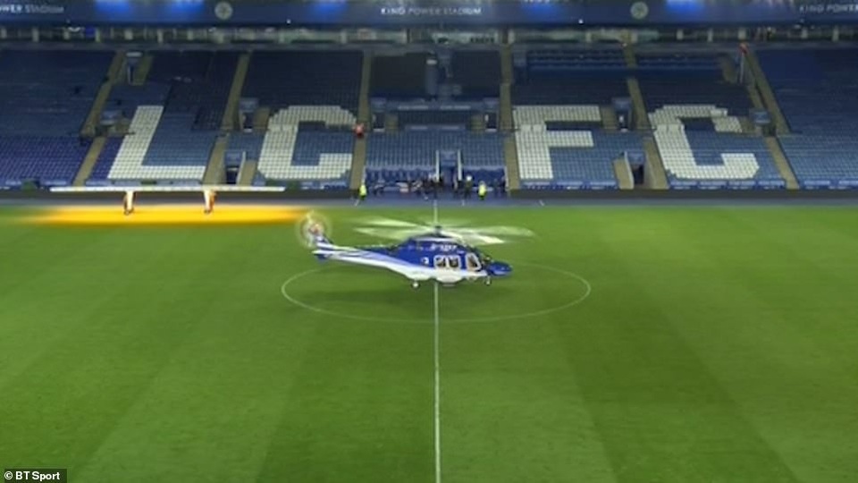 Trực thăng của ông chủ đội bóng Leicester City phát nổ thành cầu lửa - 11
Chiếc trực thăng Augusta Westland AW-169 cất cánh từ vòng tròn trung tâm sân vận động King Power trước khi thực hiện chuyến đi cuối cùng khi gặp nạn.