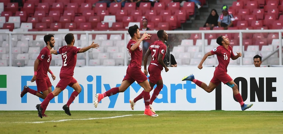 Thua Qatar trong hiệp phụ, U19 Thái Lan vỡ mộng dự World Cup U20 - 1 U19 Qatar vượt qua U19 Thái Lan để giành vé vào bán kết giải châu Á