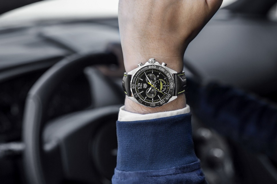Chiêm ngưỡng tuyệt phẩm đồng hồ Tag Heuer mới làm cho chủ xe Aston Martin - 12 Chiêm ngưỡng tuyệt phẩm đồng hồ Tag Heuer mới làm cho chủ xe Aston Martin - 12