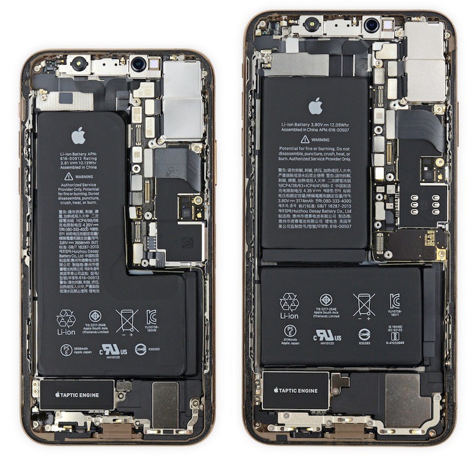 "Mổ xẻ" iPhone XR giá trẻ vừa "lên kệ": Pin siêu tốt - 3 Cấu tạo cục pin và bảng mạch của iPhone XR (trên) là khác biệt hoàn toàn so với iPhone XS và XS Max.
