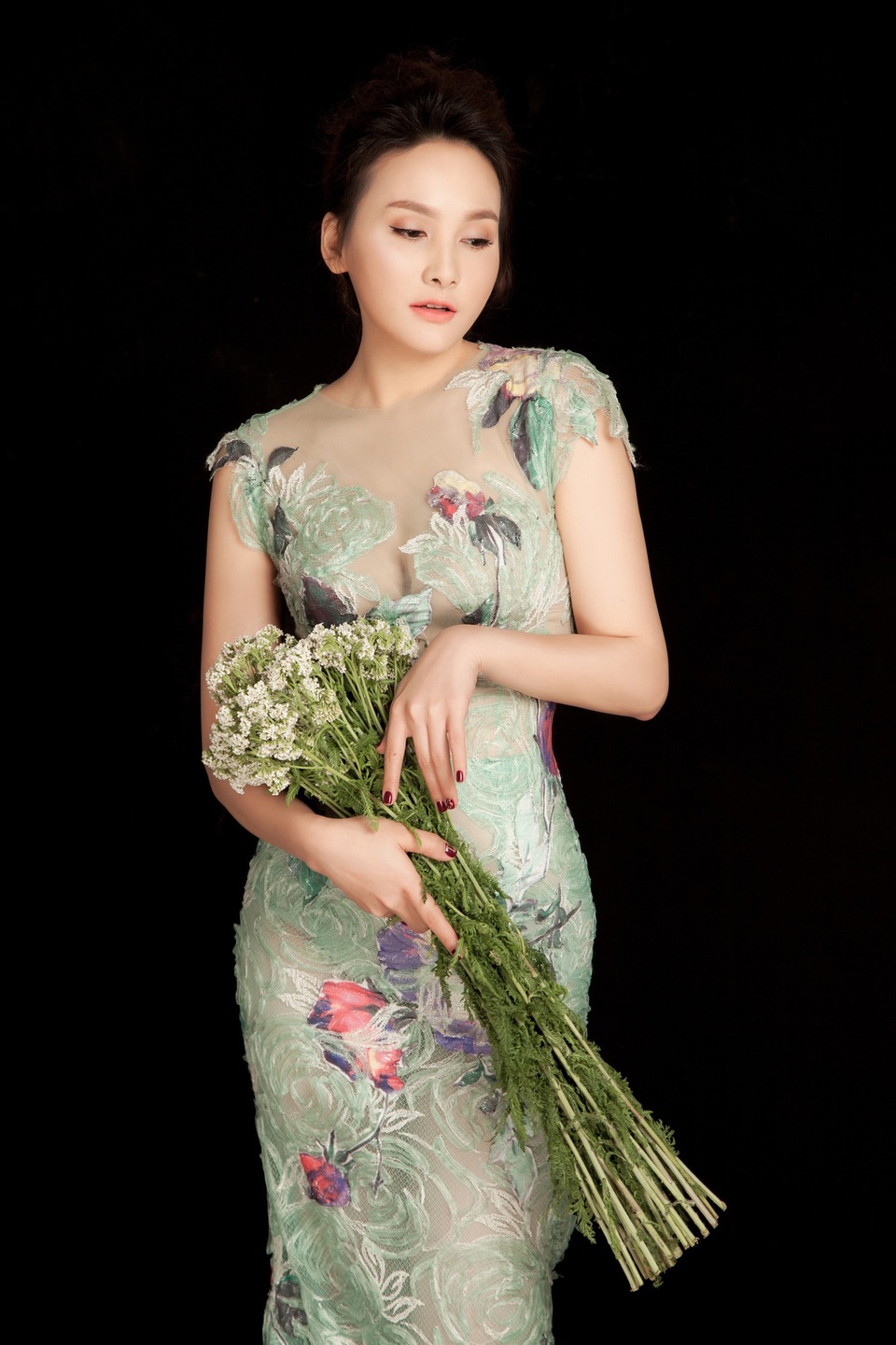 Cô cho biết, chuyến đi lần này có quá nhiều cảm xúc hạnh phúc vì: Chẳng ngờ được là mình, được đón sinh nhật sớm với một bữa tiệc có bánh, có hoa và còn trang trí rất nhiều khoảnh khắc của gia đình. Xúc động vô cùng.