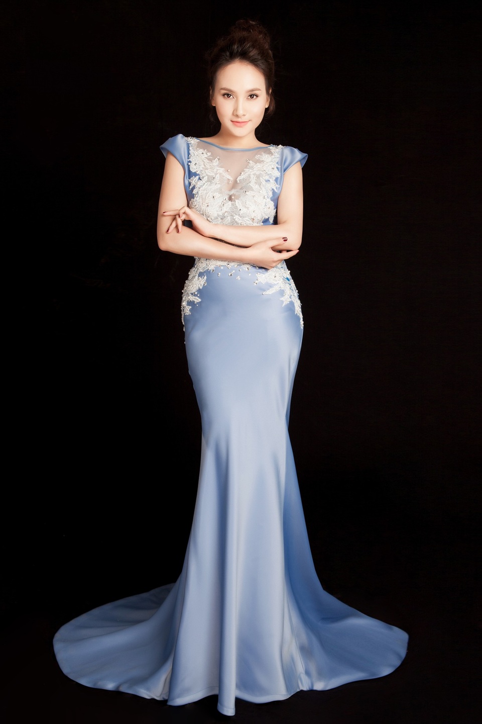 Chuyến đi lần này của Bảo Thanh còn có các thành viên với nhiều thế hệ trong gia đình. Chính sự thân thiết giữa mẹ ruột và mẹ chồng của Bảo Thanh khiến không ít người phải ghen tị, ngưỡng mộ. Nếu trên màn ảnh, Bảo Thanh phải khóc hết nước mắt khi gặp mẹ chồng Lan Hương khó tính thì ở ngoài đời, cô lại được mẹ chồng hết mực cưng chiều và yêu thương. Bản thân nữ diễn viên cũng luôn quan tâm đến mẹ chồng giống như mẹ ruột của mình.