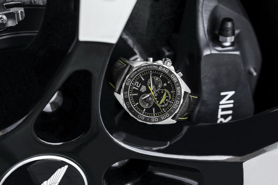 Chiêm ngưỡng tuyệt phẩm đồng hồ Tag Heuer mới làm cho chủ xe Aston Martin - 6 Chiêm ngưỡng tuyệt phẩm đồng hồ Tag Heuer mới làm cho chủ xe Aston Martin - 6