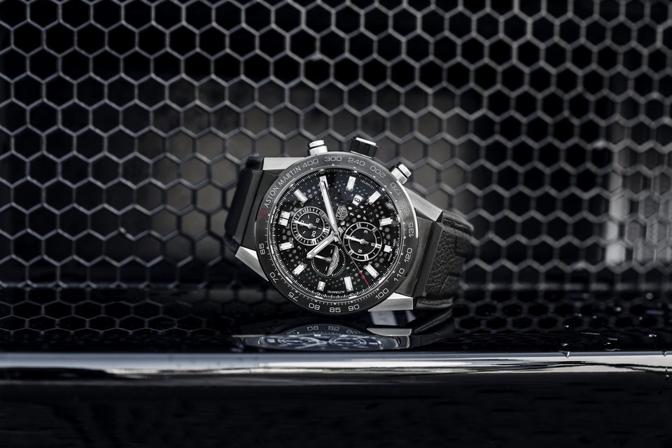 Chiêm ngưỡng tuyệt phẩm đồng hồ Tag Heuer mới làm cho chủ xe Aston Martin - 5 Chiêm ngưỡng tuyệt phẩm đồng hồ Tag Heuer mới làm cho chủ xe Aston Martin - 5