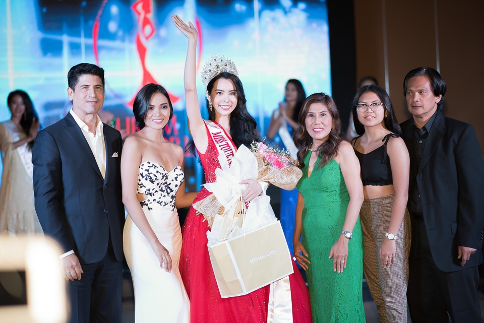 Huỳnh Vy đăng quang Hoa hậu Du lịch Thế giới 2018 - Ảnh 3.