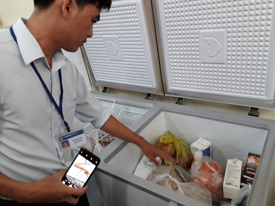 Bánh mì khiến 55 người nhập viện chế biến từ… "hôm trước" - 1 Chà bông gà bị nghi ngờ là hung thủ khiến 55 người nhập viện