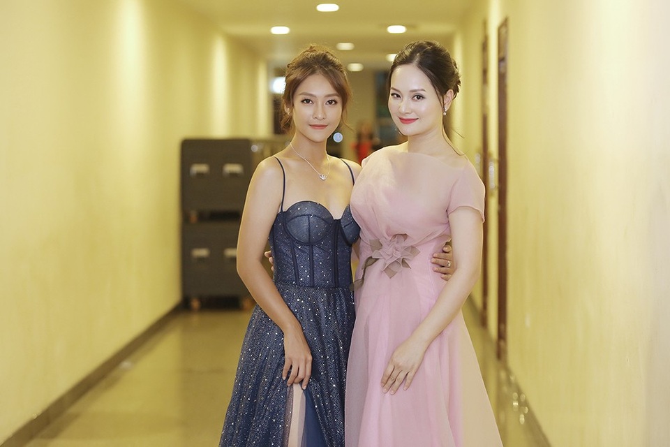 Khả Ngân còn hội ngộ đàn chị Lan Phương tại chương trình
