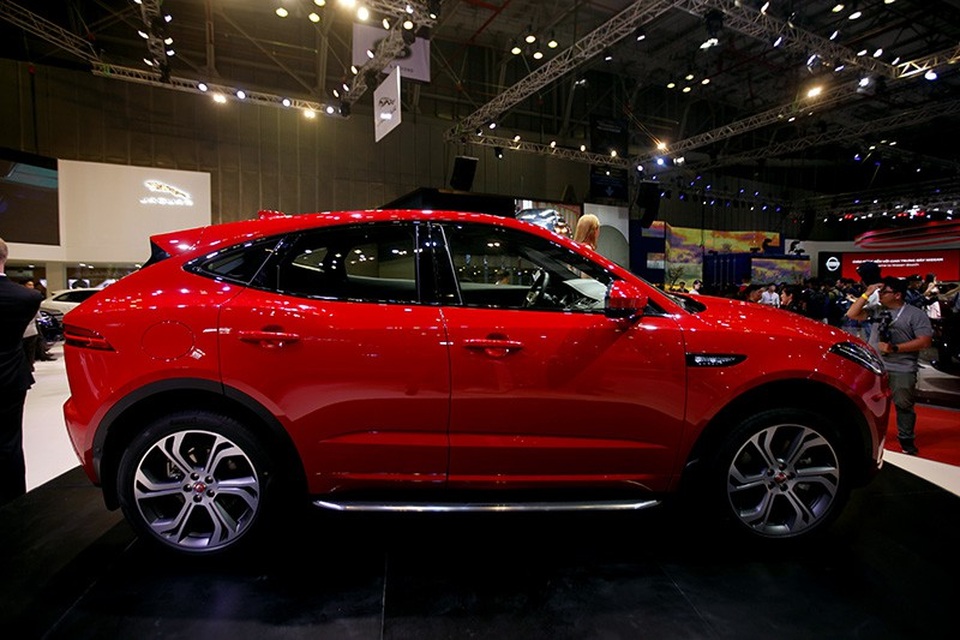 Giá dưới 3 tỉ đồng, Jaguar E-Pace "tuyên chiến" với Porsche Macan và Range Rover Evoque - 5 Giá dưới 3 tỉ đồng, Jaguar E-Pace "tuyên chiến" với Porsche Macan và Range Rover Evoque - 5