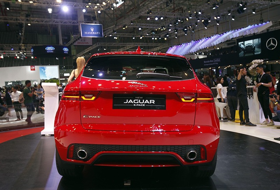 Giá dưới 3 tỉ đồng, Jaguar E-Pace "tuyên chiến" với Porsche Macan và Range Rover Evoque - 6 Giá dưới 3 tỉ đồng, Jaguar E-Pace "tuyên chiến" với Porsche Macan và Range Rover Evoque - 6
