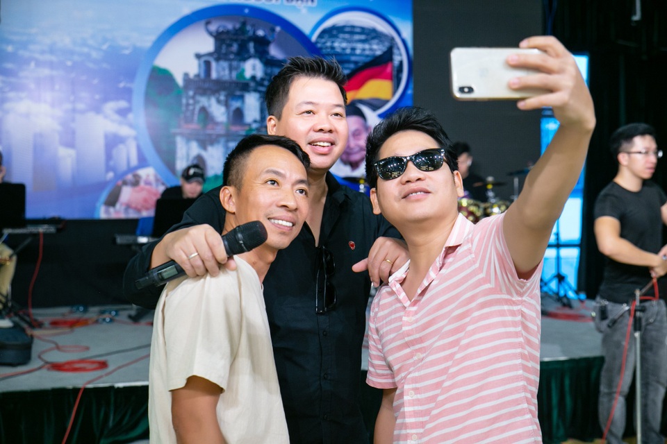 Thanh Lam, Trọng Tấn như “lên đồng” tập nhạc cùng Phạm Phương Thảo - 7 Tam ca nhạc đỏ: Đăng Dương, Việt Hoàn, Trọng Tấn.