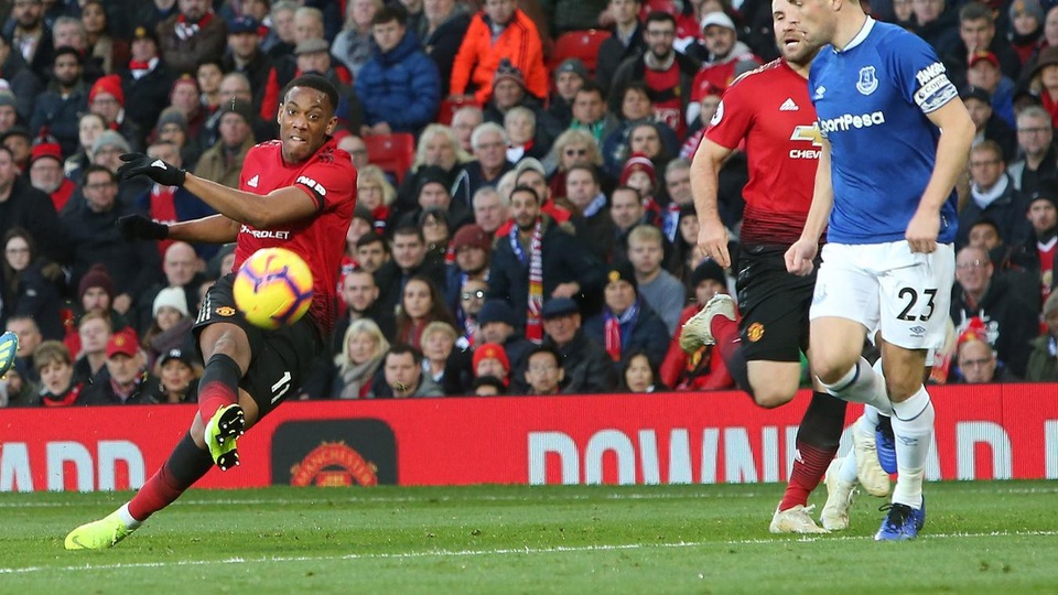 
Pha dứt điểm của Martial, mũi tấn công bên hành lang cánh trái của Quỷ đỏ là mũi tấn công chính ở trận đấu này
