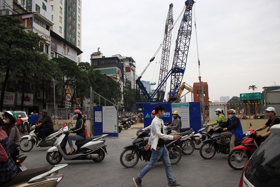 Rào đường Kim Mã phục vụ thi công ga ngầm đường sắt đô thị Hà Nội - 13 Rào đường Kim Mã phục vụ thi công ga ngầm đường sắt đô thị Hà Nội - 13